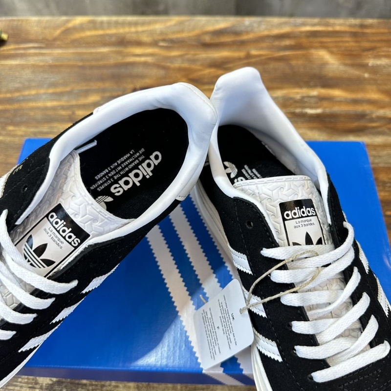 Adidas Sneakers